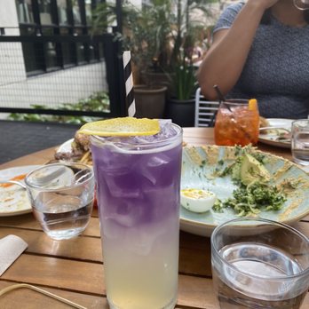 Two Hands - Lavender lemonade - Cocktail Bars Near Me - Austin, Texas