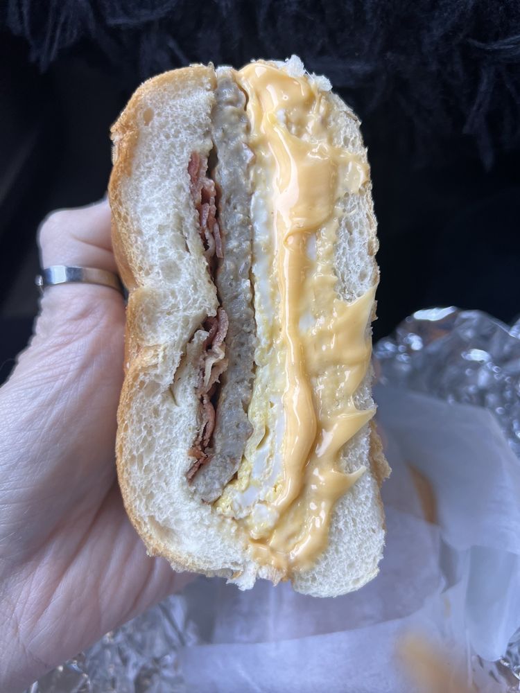 RIVERSIDE GOURMET DELI Updated September 2024 14 Photos & 20