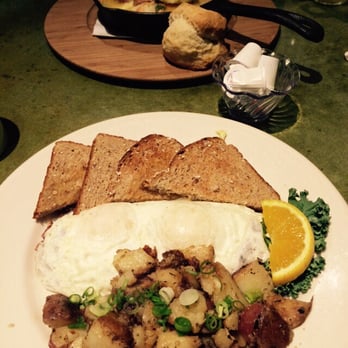 Bella's Cafe - Corned Beef Hash and Eggs and Shrimp and Grits - Breakfast & Brunch Near Me - New Haven, Connecticut