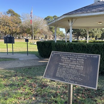 Oak Hill Cemetery - Pagoda - Funeral Services & Cemeteries Near Me - Smithville, Texas