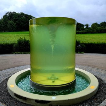 Wellnesshotel GOLF PANORAMA - Fountain in Front of Hotel - Hotels Near Me - Lipperswil, TG