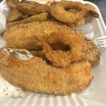 Old Lucas Seafood & Crab - Fried fish, shrimp and potato wedges - Seafood Near Me - District Heights, Maryland Old Lucas Seafood & Crab - Fried fish, shrimp and potato wedges - Seafood Near Me - District Heights, Maryland