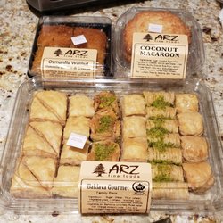 Excellent little baklava with delicious pistachio and rose water flavor. Great Osmalia walnut and coconut macaroon too!