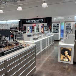 Naimie's - Burbank - Kryolan & Make Up For Ever