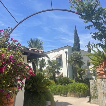 Hotel El Roblar - Courtyard - Hotels Near Me - Ojai, California