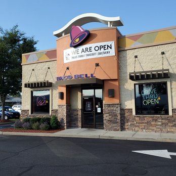 Taco Bell - Taco Bell view from Broadway - Fast Food Near Me - Hicksville, New York