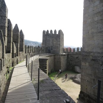 Castelo de Guimarães - Landmarks & Historical Buildings Near Me - Guimarães, 03