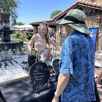 Rancho Roble Vineyards - Check-in line - Wineries Near Me - Lincoln, California