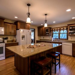 Crestwood Cabinetry - Crestwood Cabinetry Inc - 1/4 Sawn Oak with Cambria Countertops
