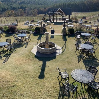 Van in Black - The best vineyard outdoor space on the tour! - Wine Tours Near Me Van in Black - The best vineyard outdoor space on the tour! - Wine Tours Near Me