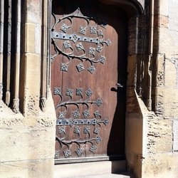 Café A l'Ancienne Douane - Beautiful door to look at in Plaza as we sat outside under covered area and ate.