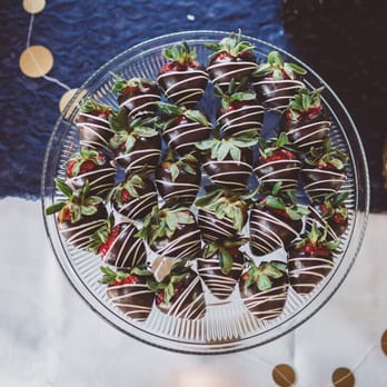 Sweet Treets Bakery - Chocolate covered strawberries for dessert bar | MERCEDES MORGAN PHOTOGRAPHY | - Bakeries Near Me - Austin, Texas Sweet Treets Bakery - Chocolate covered strawberries for dessert bar | MERCEDES MORGAN PHOTOGRAPHY | - Bakeries Near Me - Austin, Texas