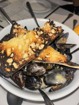 Black Molly Grill by null