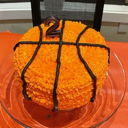 a basketball themed birthday cake