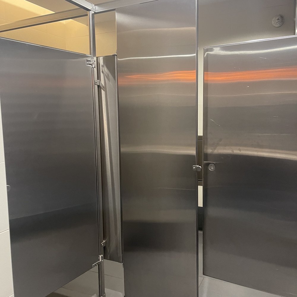 Admirals Club PHX - Bathrooms - Airport Lounges Near Me - Phoenix, Arizona