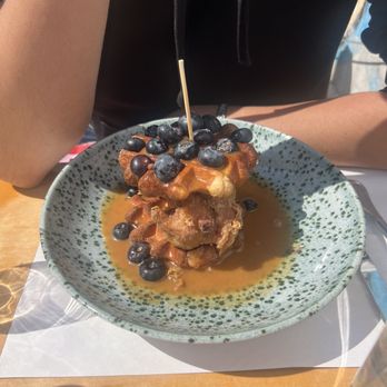 La Bûche - Waffles and chicken - Canadian (New) Near Me - Quebec City, Quebec