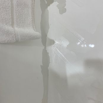 Radisson Hotel El Paso Airport - Tub wall falling to pieces - child wasn't able to bathe because of this - Hotels Near Me - El Paso, Texas Radisson Hotel El Paso Airport - Tub wall falling to pieces - child wasn't able to bathe because of this - Hotels Near Me - El Paso, Texas
