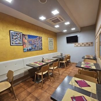 Trattoria Alle Lance - Dining Room - Italian Near Me - Venezia, VE Trattoria Alle Lance - Dining Room - Italian Near Me - Venezia, VE