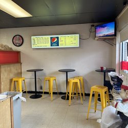 Carlucci's Pizza - Inside