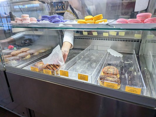 Toni Patisserie & Cafe by null