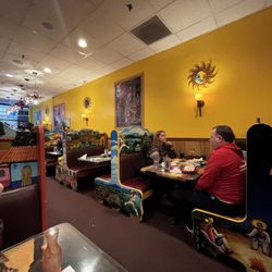 El Canelo Restaurant - Dining