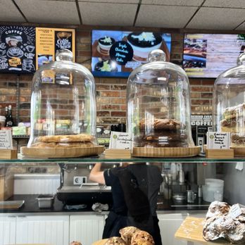 JW Pastry - Bakeries Near Me - Davie, Florida