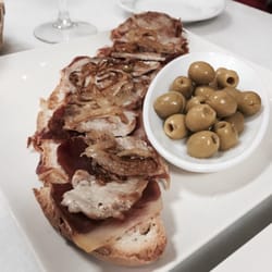 X - Alpargata de lomo, jamón y cebolla.