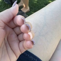 Tina Nails II - Middle finger is going upwards