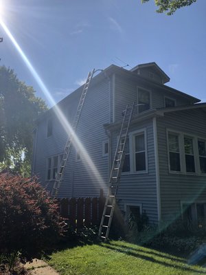 Gutter clean 2019 - Gutter clean in oak park with high gutters but no problem for us Gutter clean 2019 - Gutter clean in oak park with high gutters but no problem for us