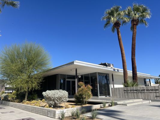 Palm Springs Art Museum Architecture and Design Center by null