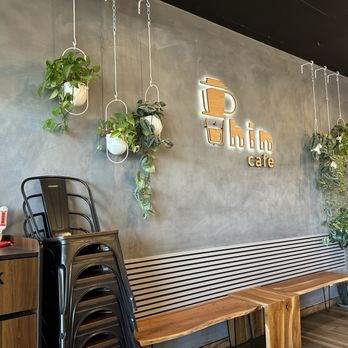 Phin Cafe - Waiting area/bench - Bubble Tea Near Me - San Jose, California