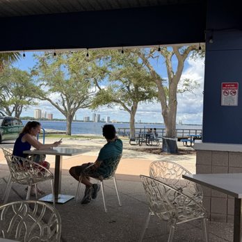 Leons Lobstah Shack - Outdoor View - Seafood Near Me - Tampa Bay, Florida Leons Lobstah Shack - Outdoor View - Seafood Near Me - Tampa Bay, Florida