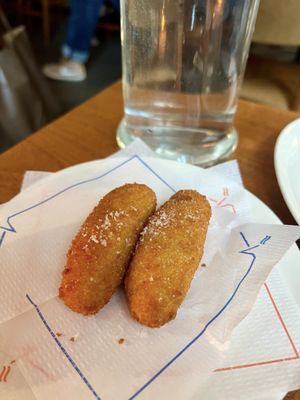 Ernesto's by null