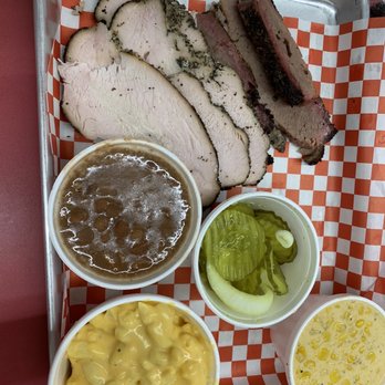Zeke's BBQ SmokeHouse - Turkey, brisket, corn , beans & macaroni - Barbeque Near Me - San Antonio, Texas