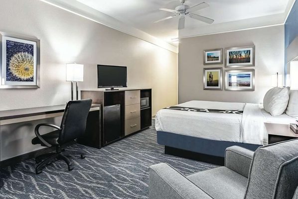 La Quinta Inn & Suites by Wyndham Phoenix I-10 West by null