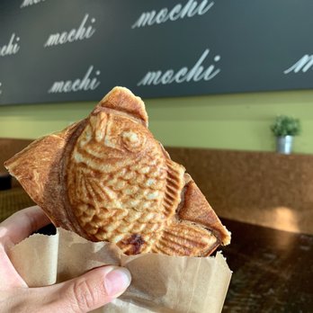 Mochi - Taiyaki croissant with red bean (~$4) - Ice Cream & Frozen Yogurt Near Me - Irvine, California Mochi - Taiyaki croissant with red bean (~$4) - Ice Cream & Frozen Yogurt Near Me - Irvine, California