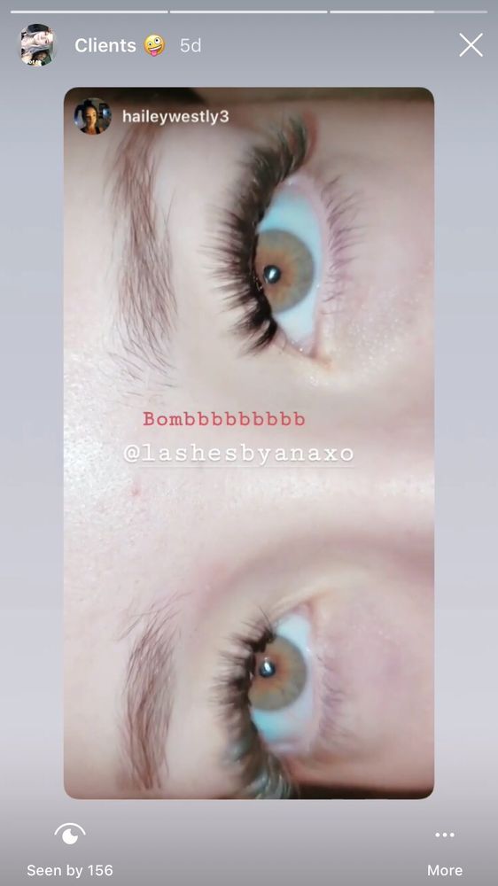 Lashesbyanaxo Logo