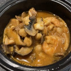 Chickpeas with shrimp and mushrooms