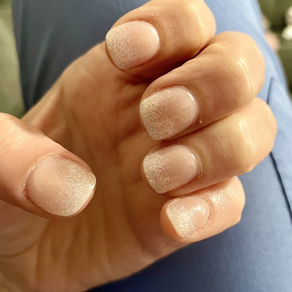 Dip manicure