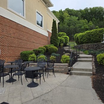 Elderberry's - The beautifully landscaped outside seating area. - Juice Bars & Smoothies Near Me - Roanoke, Virginia Elderberry's - The beautifully landscaped outside seating area. - Juice Bars & Smoothies Near Me - Roanoke, Virginia