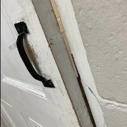 Vashti Center - Unshuttable bathroom door