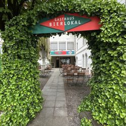 Bierlokal - Das bierige Esslokal - Entrance