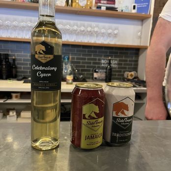 Alta Vina - Mead tasting - Wine Bars Near Me - Oakland, California Alta Vina - Mead tasting - Wine Bars Near Me - Oakland, California