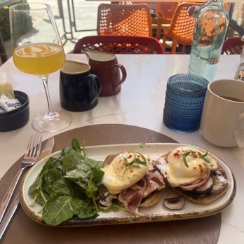 Almighty Bistro - Eggs Benedict with ham and mushrooms! I chose to have both, it was a great combo! - Gluten-Free Near Me - El Dorado Hills, California