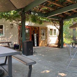 Grizzly Peak Winery - Patio