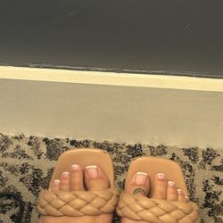 Pinky Nails Lounge - Gel pedicure