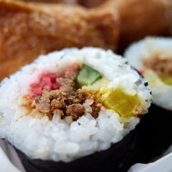 Masa & Joyce Okazuya - Okinawa maki