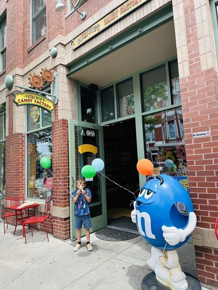 Fuzziwig's Candy Factory Logo