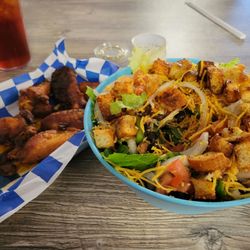 Bubbarino's Bites & Bubbles - 6 outstanding wings and a "half" garden salad.