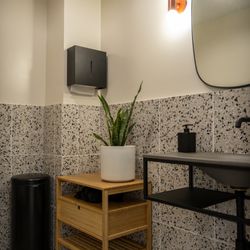 ellee salon